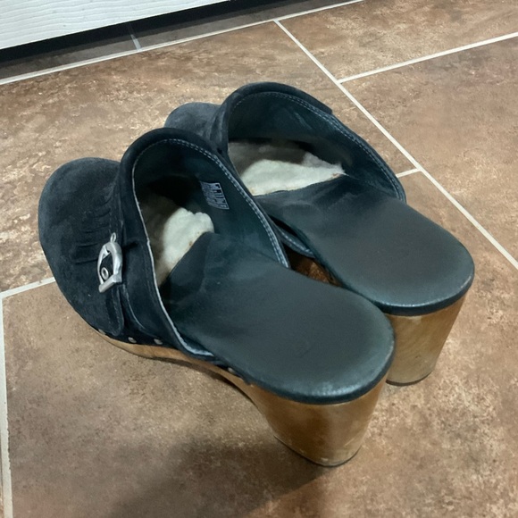 UGG Australia Black Suede Fringe Buckle Slip On Clogs Size 8 - Picture 4 of 5